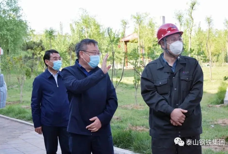 泰山钢铁集团王永胜董事长看望热轧部圆满完成住厂任务的干部职工