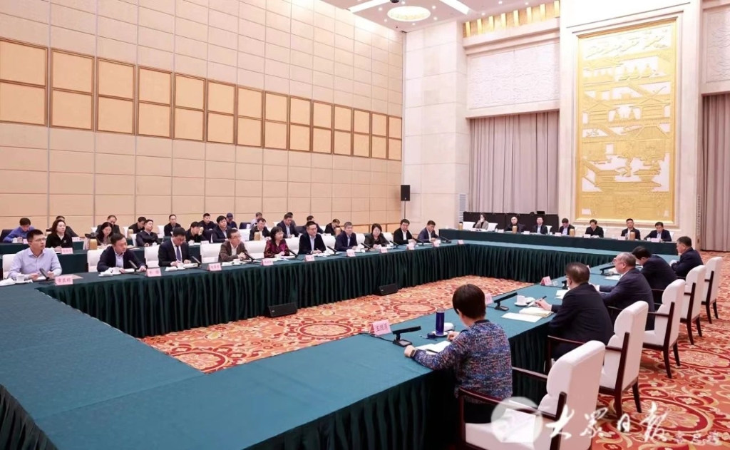 坚定信念谋发展 同心书写新篇章